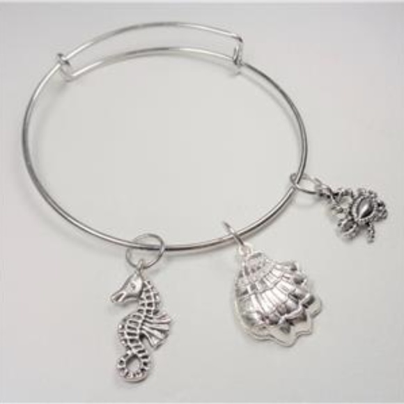 NAUTICAL CRAB SEA HORSE BEACH SHELL CHARM BRACELET - Picture 2 of 5